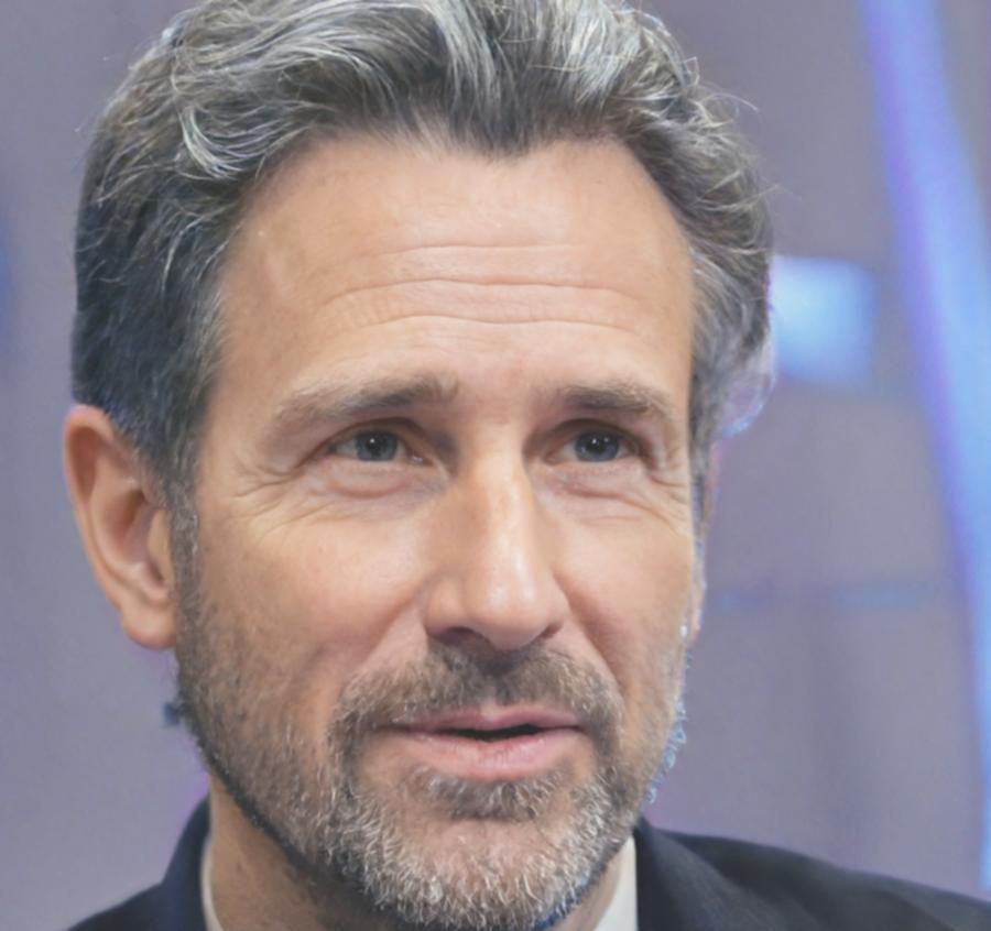 Финансовый консультант Григориос Никифору